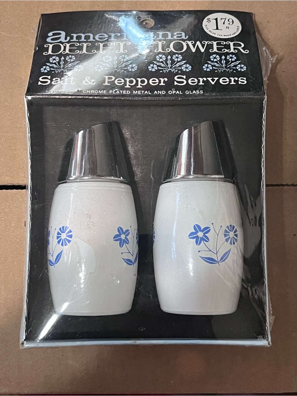 Blue flower salt and pepper
